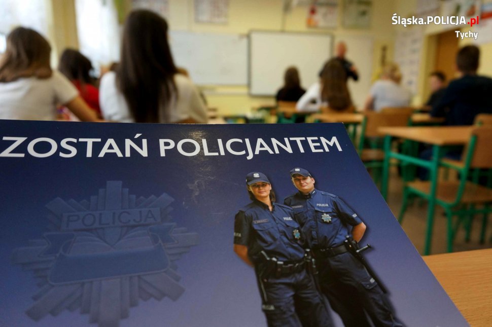 Ulotka z napisem "Zostań Policjantem".