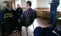 Policjanci współpracują z grupą AA