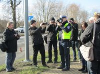 Policjanci z drogówki na briefingu prasowym