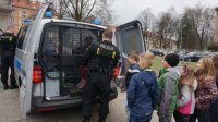 Trzecioklasiści z wizytą u mundurowych