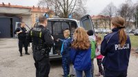 Trzecioklasiści z wizytą u mundurowych