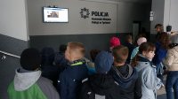 Trzecioklasiści z wizytą u mundurowych