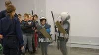 Trzecioklasiści z wizytą u mundurowych