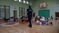 Lekcja wychowania fizycznego z dzielnicowym