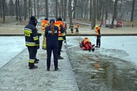 Policjanci, strażacy oraz ratownicy WOPR-u o bezpieczeństwie nad wodą