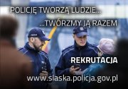 Obrazek przedstawia policjanta nad nim napis Policję tworzą ludzie twórzmy ją razem oraz napis rekrutacja, pod spodem adres strony internetowej www.slaska.policja.gov.pl