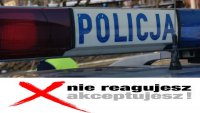 Na zdjęciu widoczne wygnały z radiowozu i napis &quot;POLICJA&quot;, na dole podpis &quot;Nie reagujesz-akceptujesz&quot;