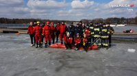 Policjanci i strażacy podczas wspólnych działań.