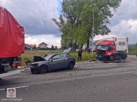 samochody uczestniczące w zdarzeniu drogowym VOLVO oraz ciężarowy