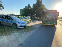 Wspólne działania dla poprawy bezpieczeństwa w transporcie publicznym, kontrola autobusu miejskiego.