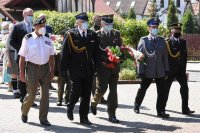 Pierwszy Zastępca Komendanta Miejskiego Policji w Tychach nadkom. Paweł Rybarczyk wśród innych uczestników obchodów rocznicowych Powstań Śląskich.