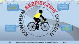 plakat przedstawiający rowerzystę jadącego na rowerze z napisem &quot;Rowerem bezpiecznie do celu&quot; i zasadami bezpieczeństwa.