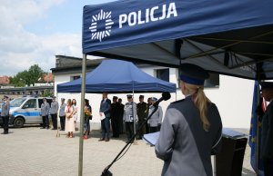 Policjanci oraz zaproszeni goście podczas uroczystych obchodów Święta Policji.