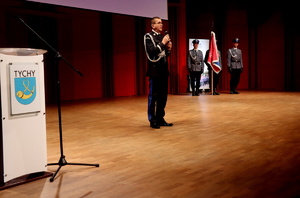 Komendant Wojewódzki Policji nadinspektor Roman Rabsztyn podczas przemówienia.