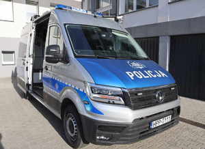 Policyjny radiowóz Volkswagen Crafter.