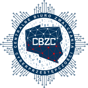 Na zdjęciu logo Centralnego Biura Zwalczania Cyberprzestępczości. Logo w kształcie koła z grafiką pośrodku przedstawiającą mapę Polski. Na środku mapy skrót CBZC. Obok mapy cyfry 0 i 1. Wokół kola napis Centralne Biuro Zwalczania Cyberprzestępczości