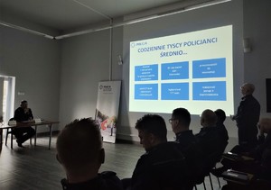 Policjanci Komendy Miejskiej Policji w Tychach podczas narady rocznej.