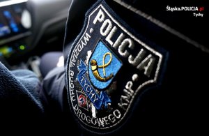 Na zdjęciu naszywka na mundurze policyjnym z napisem Komenda Miejska Policji w Tychach.