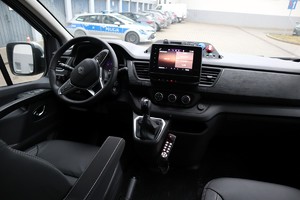 Na zdjęciu nowy radiowóz Renault Trafic