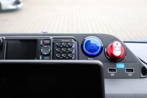 Na zdjęciu nowy radiowóz Renault Trafic