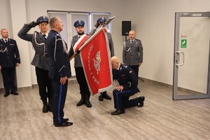 Policjanci podczas uroczystej zbiórki