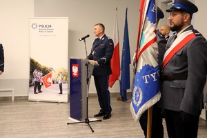 Policjanci podczas uroczystej zbiórki