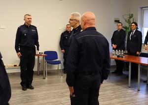 nadinspektor Mariusz Krzystyniak- Komendant Wojewódzki Policji w Katowicach oraz policjanci Komendy Miejskiej Policji w Tychach podczas narady służbowej