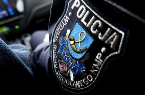 Naszywka na policyjnym mundurze z napisem Ruch drogowy Tychy