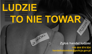 zdjęcie czarno-biale przedstawiająca plecy kobiety, na które naklejono cenę. Na plakacie umieszczono również napis o treści Ludzie to nie towar