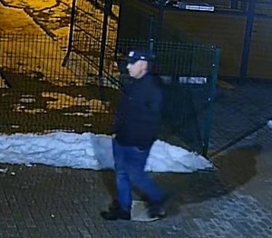 Na zdjęciu mężczyzna opisany w treści komunikatu