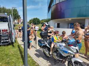 dziecko na motocyklu