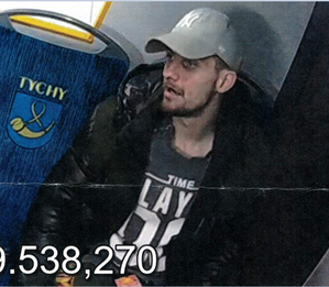 wizerunek mężczyzny, który siedzi na krześle komunikacji miejskiej