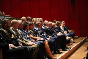 Na zdjęciu umundurowani policjanci oraz zaproszeni goście podczas obchodów Święta Policji w Tychach