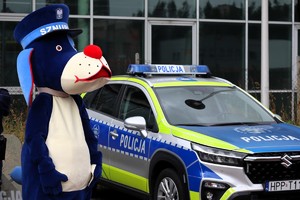 Na zdjęciu radiowóz i Sznupek