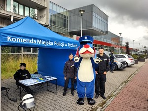 Na zdjęciu uczestnicy pikniku zorganizowanego z okazji obchodów Święta Policji w Tychach oraz Sznupek