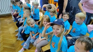 kolorowe zdjęcie grupy dzieci