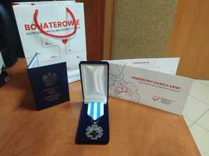 kolorowe zdjęcie medalu Honorowego Dawcy Krwi