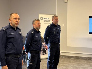 Kolorowe zdjęcie komendantów tyskiej Policji