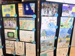 Kolorowe zdjęcie prac plastycznych wykonanych przez uczestników konkursu.