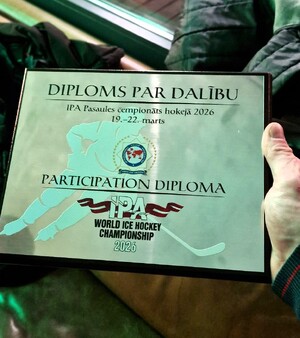 Dyplom oprawiony w ramkę z mistrzostw IPA w hokeju.