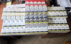 Na zdjęciu paczki papierosów