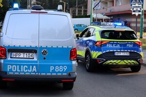 Oznakowane radiowozy Policji.